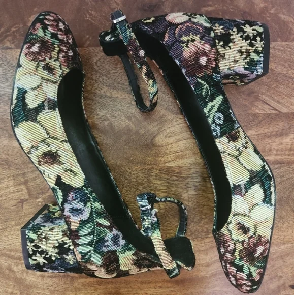 Sandro Paris Floral Tapestry Jaquard "Elise" Low Block Heel Round Toe Pumps - Picture 3 of 10